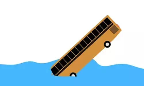 ಪಾಕಿಸ್ತಾನ | ಬಸ್ಸು ನದಿಗೆ ಉರುಳಿ ಕನಿಷ್ಠ 14 ಮಂದಿ ಮೃತ್ಯು