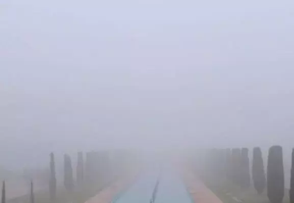 ದಟ್ಟವಾದ ಹೊಗೆ ಹೊದಿಕೆಯಡಿಯಲ್ಲಿ ಕಣ್ಮರೆಯಾದ ತಾಜ್ ಮಹಲ್!