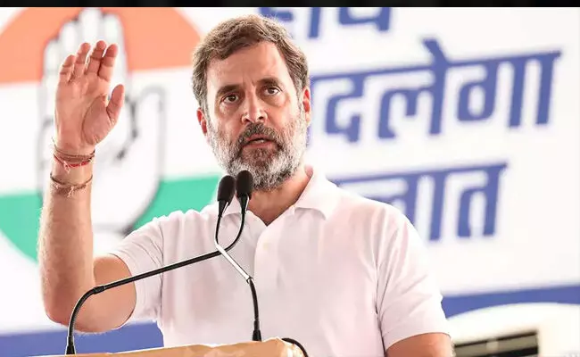 ಮೋದಿ ಸಂವಿಧಾನವನ್ನು ಎಂದೂ ಓದದೆ ಇರುವುದರಿಂದ ಅವರ ಪಾಲಿಗೆ ಸಂವಿಧಾನ ಖಾಲಿಯಂತೆ ಕಂಡಿರಬೇಕು: ರಾಹುಲ್ ಗಾಂಧಿ ವ್ಯಂಗ್ಯ ಮೋದಿ ಸಂವಿಧಾನವನ್ನು ಎಂದೂ ಓದದೆ ಇರುವುದರಿಂದ ಅವರ ಪಾಲಿಗೆ ಸಂವಿಧಾನ ಖಾಲಿಯಂತೆ ಕಂಡಿರಬೇಕು: ರಾಹುಲ್ ಗಾಂಧಿ ವ್ಯಂಗ್ಯ