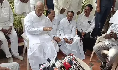 ದೇಶವನ್ನೇ ಲೂಟಿ ಮಾಡಿದ ಅದಾನಿಯಿಂದ ಪ್ರತಿಗಾಮಿ ಸರಕಾರಗಳಿಗೆ ಸಹಕಾರ : ಮಲ್ಲಿಕಾರ್ಜುನ್ ಖರ್ಗೆ