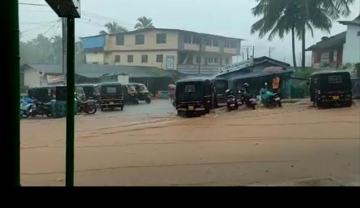 ಚಿಕ್ಕಮಗಳೂರು | ದಿಢೀರ್ ಸುರಿದ ಮಳೆಗೆ ಮಲೆನಾಡು ಭಾಗದಲ್ಲಿ ಜನಜೀವನ ಅಸ್ತವ್ಯಸ್ತ