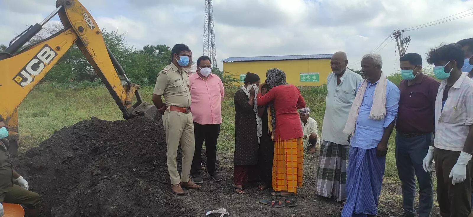 ಧಾರವಾಡ | ಮಗು ಸಾವಿನ ಬಗ್ಗೆ ಸಂಶಯ ವ್ಯಕ್ತಪಡಿಸಿ ತಾಯಿ ದೂರು: ಸಂಸ್ಕಾರ ಮಾಡಿದ್ದ ಮೃತದೇಹ ಹೊರ ತೆಗೆದು ಪರೀಕ್ಷೆಗೆ ರವಾನೆ