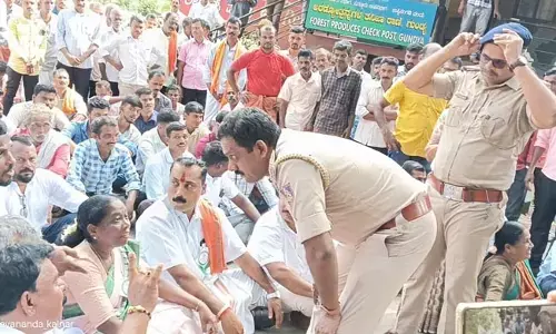 ಉಪ್ಪಿನಂಗಡಿ: ಕಸ್ತೂರಿ ರಂಗನ್ ವರದಿ ಜಾರಿ ವಿರೋಧಿಸಿ ಹೆದ್ದಾರಿ ತಡೆ; ಸುಳ್ಯ, ಬೈಂದೂರು ಶಾಸಕರ ಸಹಿತ ಹಲವರ ಮೇಲೆ ಪ್ರಕರಣ ದಾಖಲು