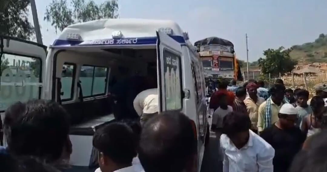 ಯಾದಗಿರಿ | ಬೈಕ್‌-ಲಾರಿ ನಡುವೆ ಢಿಕ್ಕಿ : ಓರ್ವ ಮೃತ್ಯು, ಮತ್ತೋರ್ವ ಗಂಭೀರ