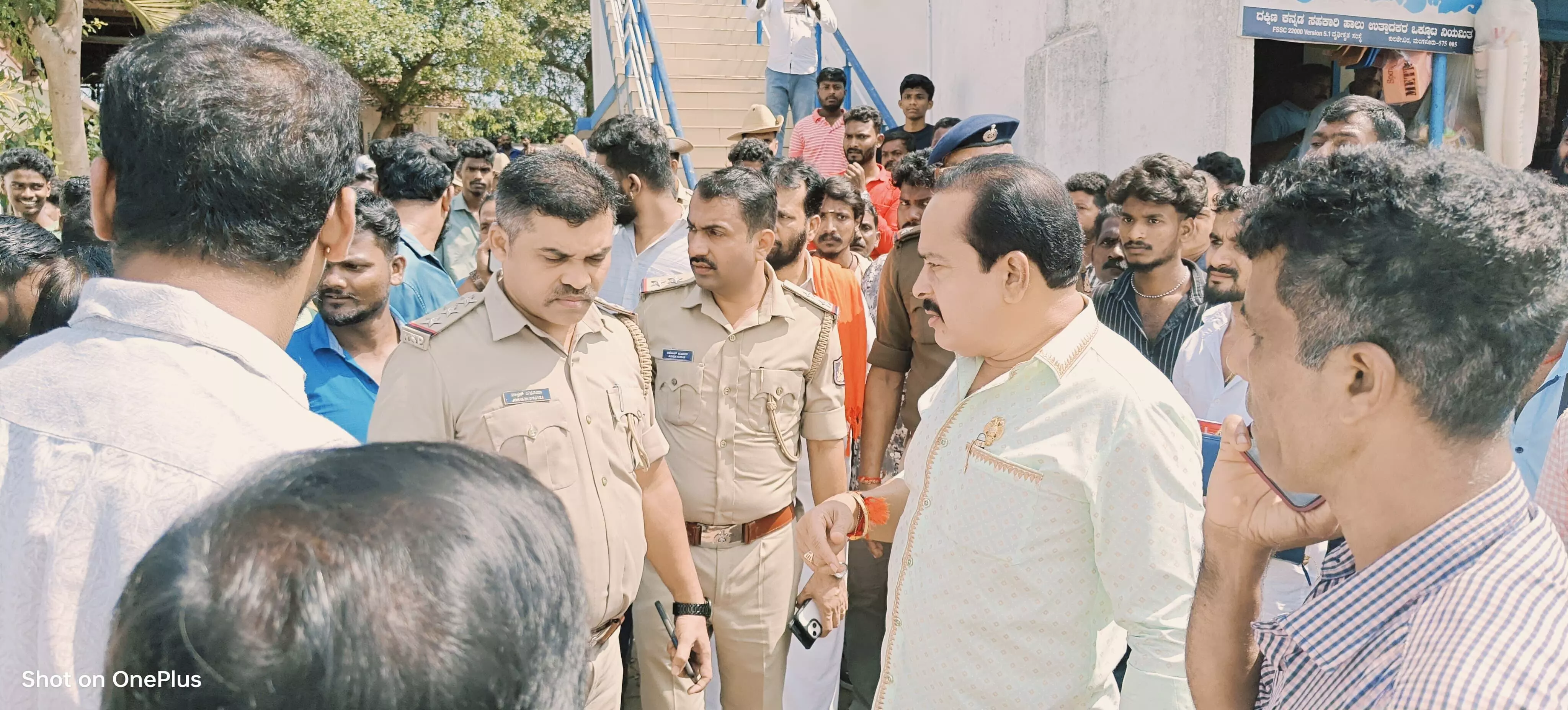 ಪುತ್ತೂರು: ಕೆಲಸದ ವೇಳೆ ಮೃತಪಟ್ಟ ಕಾರ್ಮಿಕನ ಮೃತದೇಹವನ್ನು ಮನೆ ಎದುರಿನ ರಸ್ತೆಯಲ್ಲಿಟ್ಟು ಹೋದರು