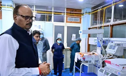 ಝಾನ್ಸಿ ಆಸ್ಪತ್ರೆ ಅಗ್ನಿ ಅವಘಡ: ಉಪ ಮುಖ್ಯಮಂತ್ರಿ ಭೇಟಿಗೆ ಮುನ್ನ ರಸ್ತೆಗೆ ಸುಣ್ಣದ ಗುರುತು, ವಿವಾದ ಸೃಷ್ಟಿ