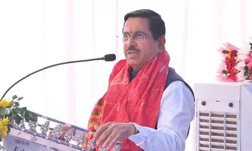 ಖರೀದಿಸಲು ಕಾಂಗ್ರೆಸ್ ಶಾಸಕರೇನು ಕುರಿ, ಕೋಣಗಳೇ?: ಪ್ರಹ್ಲಾದ್ ಜೋಶಿ ಪ್ರಶ್ನೆ