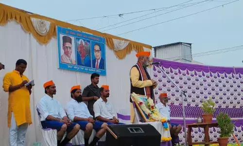 ರಾಯಚೂರು | ಸಾವರ್ಕರ್ ಭಾವಚಿತ್ರದೊಂದಿಗೆ ಅಂಬೇಡ್ಕರ್ ಚಿತ್ರ ಬಳಕೆ; ಪ್ರಮೋದ್ ಮುತಾಲಿಕ್ ವಿರುದ್ಧ ಕ್ರಮಕ್ಕೆ ಆಗ್ರಹ