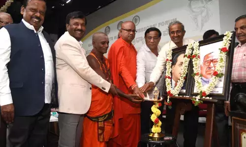 ಕೆ.ಎಚ್.ಮುನಿಯಪ್ಪಗೆ ಸಿಎಂ ಹುದ್ದೆ ನೀಡಿ ಕಾಂಗ್ರೆಸ್ ಬದ್ಧತೆ ಮೆರೆಯಲಿ: ಮಾದಾರ ಚನ್ನಯ್ಯ ಸ್ವಾಮೀಜಿ