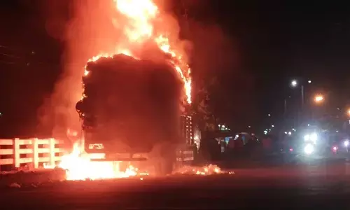 Photo of lorry catches fire