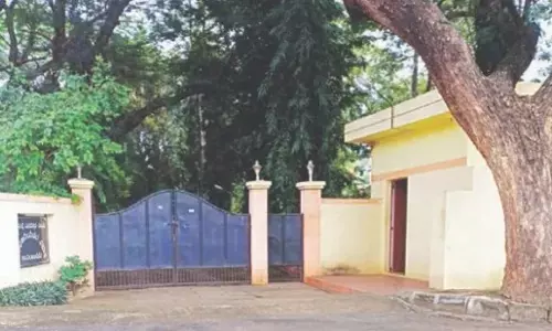 ಚಾಮರಾಜನಗರ ಜಿಲ್ಲಾಧಿಕಾರಿ ವಸತಿ ಗೃಹದ ಆವರಣದಿಂದ ಶ್ರೀಗಂಧದ ಮರಗಳ ಕಳವಿಗೆ ವಿಫಲ ಯತ್ನ