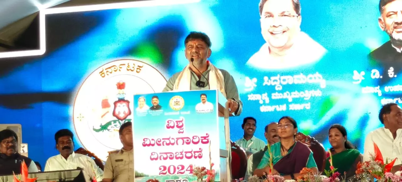 ಮೀನು ಕೃಷಿಕರಿಗೆ 10 ಲಕ್ಷ ಪರಿಹಾರ ಘೋಷಣೆ: ಉಪಮುಖ್ಯಮಂತ್ರಿ ಡಿ.ಕೆ. ಶಿವಕುಮಾರ್ ಮೀನು ಕೃಷಿಕರಿಗೆ 10 ಲಕ್ಷ ಪರಿಹಾರ ಘೋಷಣೆ: ಉಪಮುಖ್ಯಮಂತ್ರಿ ಡಿ.ಕೆ. ಶಿವಕುಮಾರ್