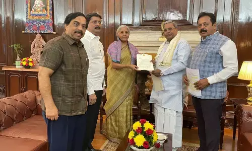 ನಬಾರ್ಡ್ ಸಾಲ ಕಡಿತ : ಕೇಂದ್ರ ವಿತ್ತ ಸಚಿವೆ‌ ನಿರ್ಮಲಾ ಸೀತಾರಾಮನ್‌ರನ್ನು ಭೇಟಿಯಾಗಿ ಮನವಿ ಸಲ್ಲಿಸಿದ ಸಿಎಂ ಸಿದ್ದರಾಮಯ್ಯ