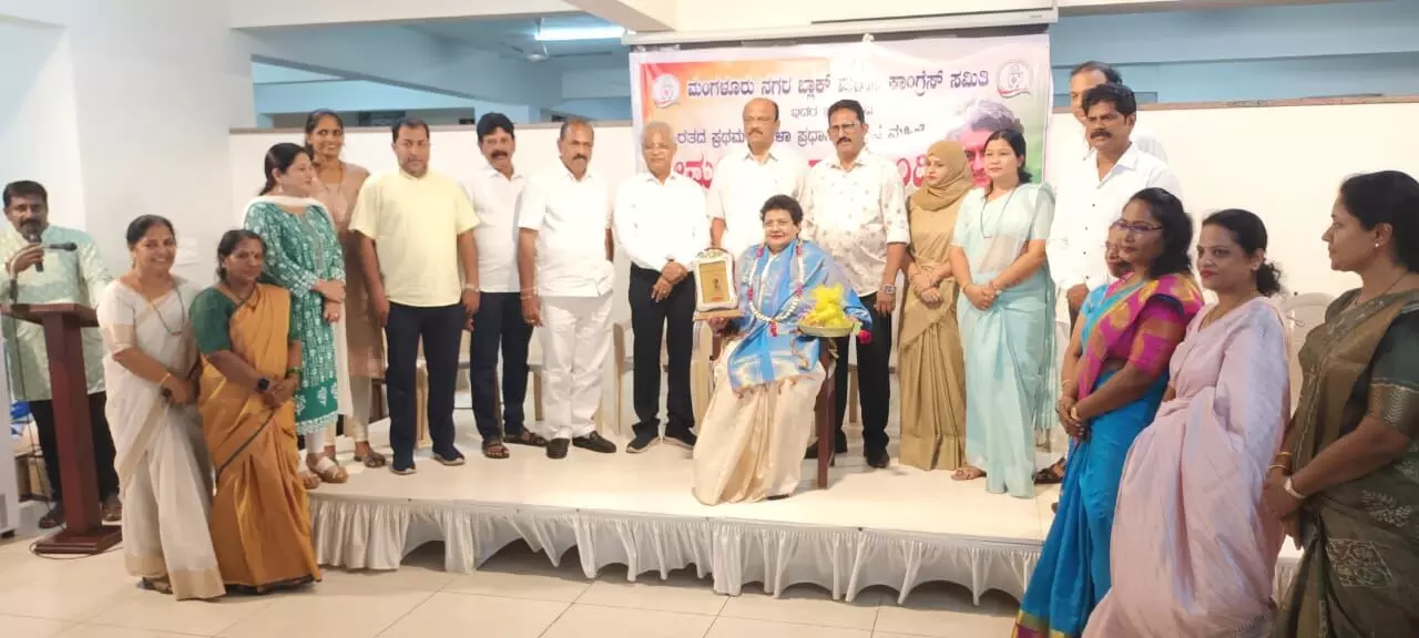 ಮಂಗಳೂರು ನಗರ ಬ್ಲಾಕ್ ಮಹಿಳಾ ಕಾಂಗ್ರೆಸ್ ಸಮಿತಿ ವತಿಯಿಂದ ಮಾಜಿ ಪ್ರಧಾನಿ ದಿ. ಇಂದಿರಾ ಗಾಂಧಿ ಜನ್ಮದಿನಾಚರಣೆ ಮಂಗಳೂರು ನಗರ ಬ್ಲಾಕ್ ಮಹಿಳಾ ಕಾಂಗ್ರೆಸ್ ಸಮಿತಿ ವತಿಯಿಂದ ಮಾಜಿ ಪ್ರಧಾನಿ ದಿ. ಇಂದಿರಾ ಗಾಂಧಿ ಜನ್ಮದಿನಾಚರಣೆ