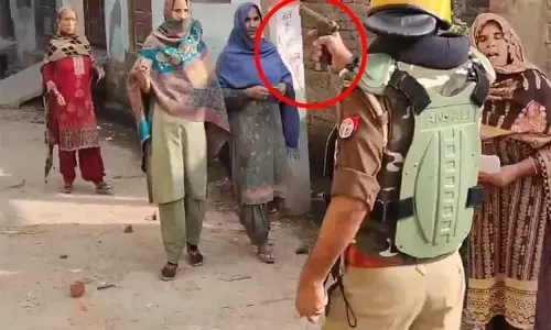 Photo of Muslim woman, who stood before pistol wielding cop during UP bypolls, to be felicitated by SP