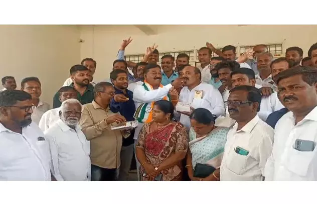 ಉಪ ಚುನಾವಣೆ|ಮೂರೂ ಕ್ಷೇತ್ರಗಳಲ್ಲಿ ಕಾಂಗ್ರೆಸ್ ಗೆಲುವು: ಕೊಳ್ಳೇಗಾಲದಲ್ಲಿ ಕಾರ್ಯಕರ್ತರ ಸಂಭ್ರಮಾಚರಣೆ