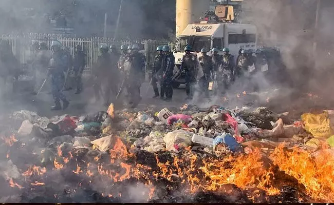 ಪಾಕಿಸ್ತಾನ | ಜನಾಂಗೀಯ ಹಿಂಸಾಚಾರಕ್ಕೆ 37 ಮಂದಿ ಬಲಿ ಪಾಕಿಸ್ತಾನ | ಜನಾಂಗೀಯ ಹಿಂಸಾಚಾರಕ್ಕೆ 37 ಮಂದಿ ಬಲಿ