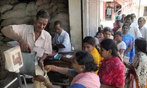 ಅನ್ನದ ಬಟ್ಟಲಿನಲ್ಲಿ ಚಿಲ್ಲರೆ ‘ಪಡಿತರ’ ರಾಜಕೀಯ