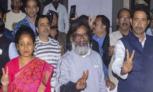 ಮಹಾರಾಷ್ಟ್ರದಲ್ಲಿ ‘ಮಹಾಯುತಿ’ ದಿಗ್ವಿಜಯ, ಜಾರ್ಖಂಡ್ ಜೆಎಂಎಂ ಜಯಭೇರಿ