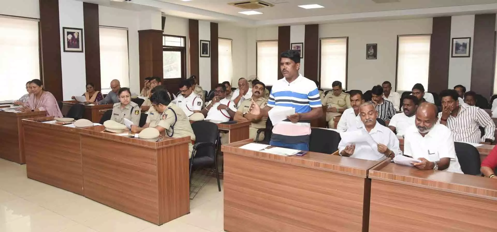 ದಲಿತ ಕಾಲನಿಗಳಲ್ಲಿ ಸಿಸಿ ಕ್ಯಾಮರಾ ಅಳವಡಿಸಿ: ಪರಿಶಿಷ್ಟ ಜಾತಿ- ಪಂಗಡದ ಕುಂದುಕೊರತೆ ಸಭೆಯಲ್ಲಿ ಒತ್ತಾಯ