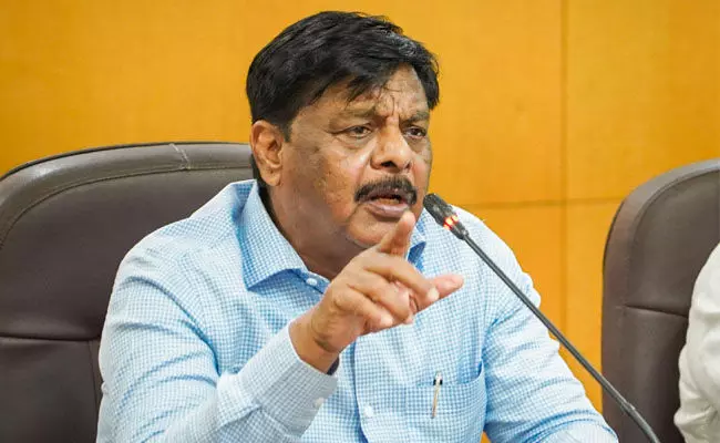 ‘ಅಸಹನೆ ಬಿಟ್ಟು ಸಂವಿಧಾನದ ಆಶಯಕ್ಕೆ ಅನುಗುಣವಾಗಿ ನಡೆಯಿರಿ’ : ಪೇಜಾವರ ಮಠದ ಶ್ರೀಗಳಿಗೆ ಸಚಿವ ಡಾ.ಎಚ್.ಸಿ.ಮಹದೇವಪ್ಪ ಸಲಹೆ