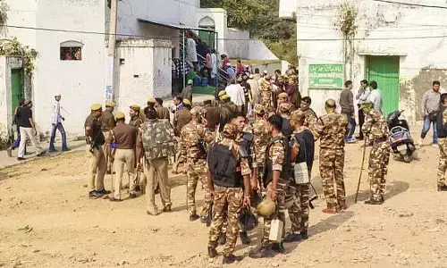 ಉತ್ತರಪ್ರದೇಶ | ಸಂಭಾಲ್ ನ ಜಾಮಾ ಮಸೀದಿ ಆವರಣದಲ್ಲಿ ಸಮೀಕ್ಷೆಗೆ ವಿರೋಧ : ಘರ್ಷಣೆಗೆ ತಿರುಗಿದ ಸ್ಥಳೀಯರ ಪ್ರತಿಭಟನೆ