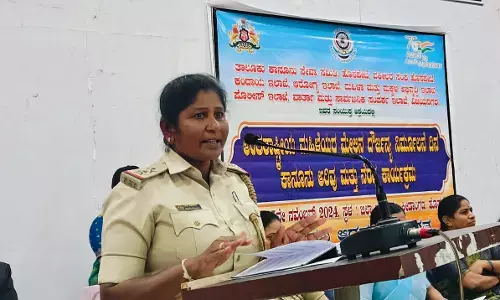 ಹೊಸಪೇಟೆ | ಅಂತರಾಷ್ಟ್ರೀಯ ಮಹಿಳೆಯರ ಮೇಲಿನ ದೌರ್ಜನ ನಿರ್ಮೂಲನಾ ದಿನಾಚರಣೆ