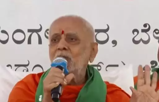 ಮುಸ್ಲಿಮರಿಗೆ ಮತದಾನದ ಹಕ್ಕು ಇಲ್ಲದಂತೆ ಮಾಡಬೇಕು: ಚಂದ್ರಶೇಖರ ಸ್ವಾಮೀಜಿ ವಿವಾದಾತ್ಮಕ ಹೇಳಿಕೆ ಮುಸ್ಲಿಮರಿಗೆ ಮತದಾನದ ಹಕ್ಕು ಇಲ್ಲದಂತೆ ಮಾಡಬೇಕು: ಚಂದ್ರಶೇಖರ ಸ್ವಾಮೀಜಿ ವಿವಾದಾತ್ಮಕ ಹೇಳಿಕೆ