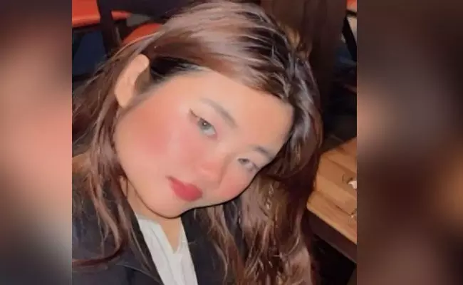 ಬೆಂಗಳೂರು | ಚಾಕುವಿನಿಂದ ಇರಿದು ಯುವತಿಯ ಹತ್ಯೆ ಬೆಂಗಳೂರು | ಚಾಕುವಿನಿಂದ ಇರಿದು ಯುವತಿಯ ಹತ್ಯೆ