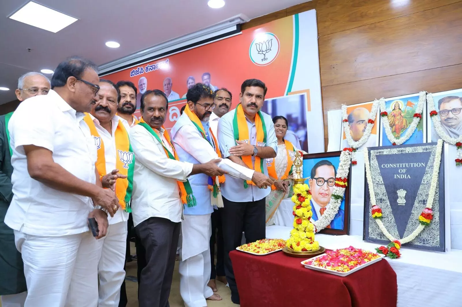 ಸಂವಿಧಾನವು ಪ್ರಜಾಪ್ರಭುತ್ವ ವ್ಯವಸ್ಥೆಯ ಪಾಲಿಗೆ ಒಂದು ಧರ್ಮಗ್ರಂಥ : ವಿಜಯೇಂದ್ರ ಸಂವಿಧಾನವು ಪ್ರಜಾಪ್ರಭುತ್ವ ವ್ಯವಸ್ಥೆಯ ಪಾಲಿಗೆ ಒಂದು ಧರ್ಮಗ್ರಂಥ : ವಿಜಯೇಂದ್ರ