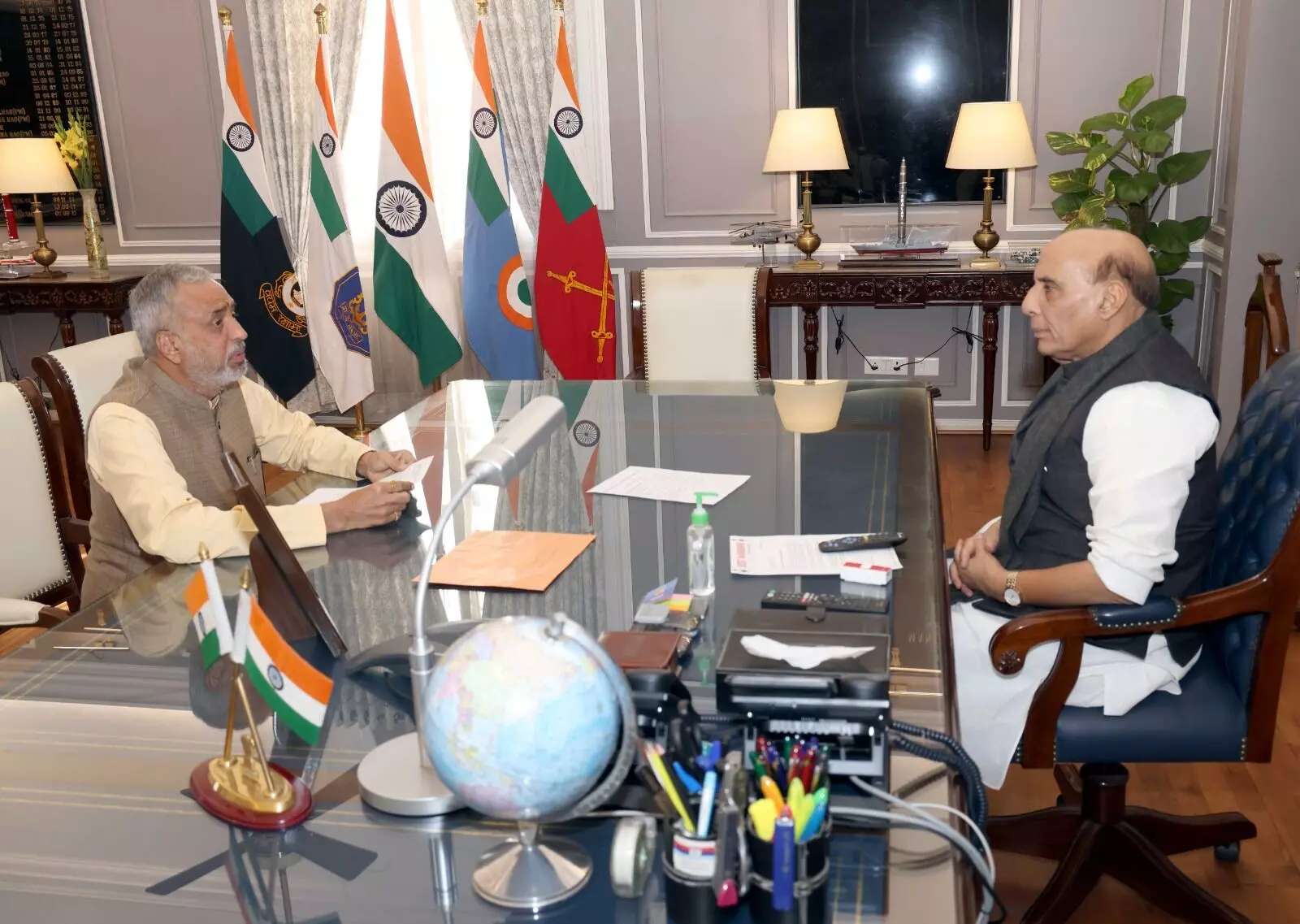 ಸೀಬರ್ಡ್ ನೌಕಾನೆಲೆಯ ಸಮಸ್ಯೆಗಳ ಪರಿಹಾರಕ್ಕೆ ಚರ್ಚೆ| ವಿಶ್ವೇಶ್ವರ ಹೆಗಡೆ ಕಾಗೇರಿ - ರಾಜನಾಥ್ ಸಿಂಗ್ ಭೇಟಿ