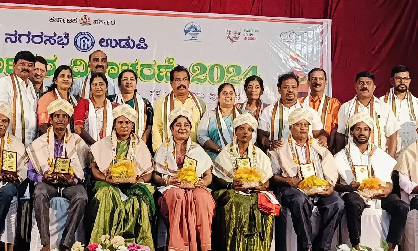 ಆರೋಗ್ಯ ದೃಷ್ಟಿಯಿಂದ ಸುರಕ್ಷತಾ ಉಪಕರಣ ಧರಿಸಿ ಕೆಲಸ ನಿರ್ವಹಿಸಿ: ಪೌರಕಾರ್ಮಿಕರಿಗೆ ಉಡುಪಿ ಡಿಸಿ ಕಿವಿಮಾತು