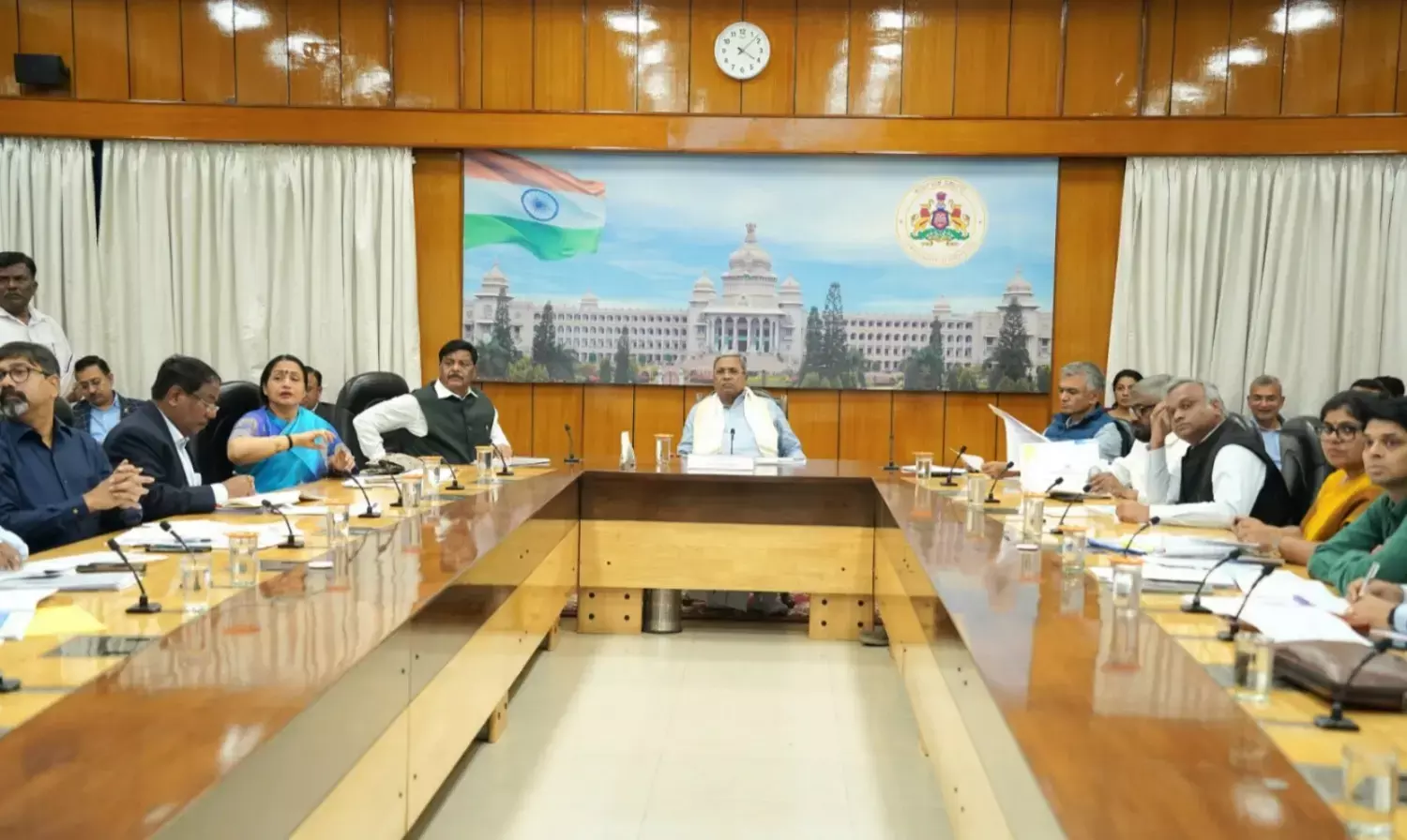 ಆದಿವಾಸಿ ಬುಡಕಟ್ಟು ಜನರು ಎದುರಿಸುತ್ತಿರುವ ಸಮಸ್ಯೆಗಳ ಕುರಿತು ಚರ್ಚಿಸಲು ಸಭೆ