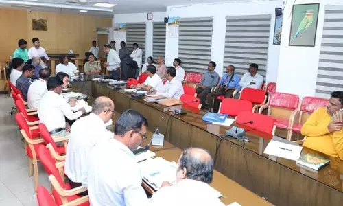 ವಿವಿಧ ಇಲಾಖೆಗಳ ಕಾಮಗಾರಿ ಪರಿಶೀಲನಾ ಸಭೆ | ಅಧಿಕಾರಿಗಳನ್ನು ತರಾಟೆಗೆ ತೆಗೆದುಕೊಂಡ ಸಚಿವ ಮಧು ಬಂಗಾರಪ್ಪ