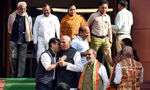 ಸಂಸತ್ತಿನಲ್ಲಿ ವಿರೋಧ ಪಕ್ಷಗಳ ಪ್ರತಿಭಟನೆ: ಬಜೆಟ್ ಅಧಿವೇಶನವರೆಗೆ ಸಮಯಾವಕಾಶ ಕೋರಿದ ಸಂಸದೀಯ ಸಮಿತಿ