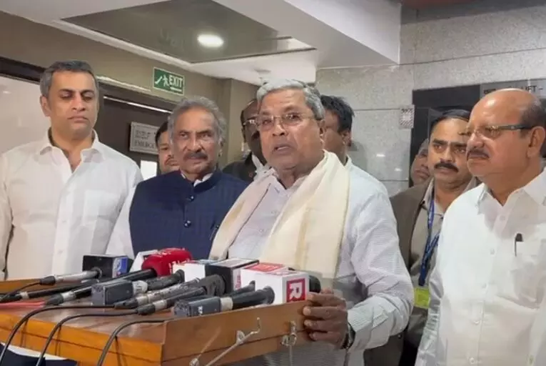 ಕೇಂದ್ರ ಸರಕಾರ ರೈತರನ್ನು ಲೇವಾದೇವಿದಾರರ ಕಪಿಮುಷ್ಠಿಗೆ ಒಪ್ಪಿಸಿದೆ : ಸಿಎಂ ಸಿದ್ದರಾಮಯ್ಯ ಆಕ್ರೋಶ ಕೇಂದ್ರ ಸರಕಾರ ರೈತರನ್ನು ಲೇವಾದೇವಿದಾರರ ಕಪಿಮುಷ್ಠಿಗೆ ಒಪ್ಪಿಸಿದೆ : ಸಿಎಂ ಸಿದ್ದರಾಮಯ್ಯ ಆಕ್ರೋಶ