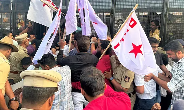 ಮಂಗಳೂರು| ಪ್ರತಿಭಟನೆ ವೇಳೆ ಎಎಸ್ಸೈಗೆ ಗಾಯ: ಡಿವೈಎಫ್‌ಐ ಸಂಘಟನೆಯ ವಿರುದ್ಧ ಪ್ರಕರಣ ದಾಖಲು