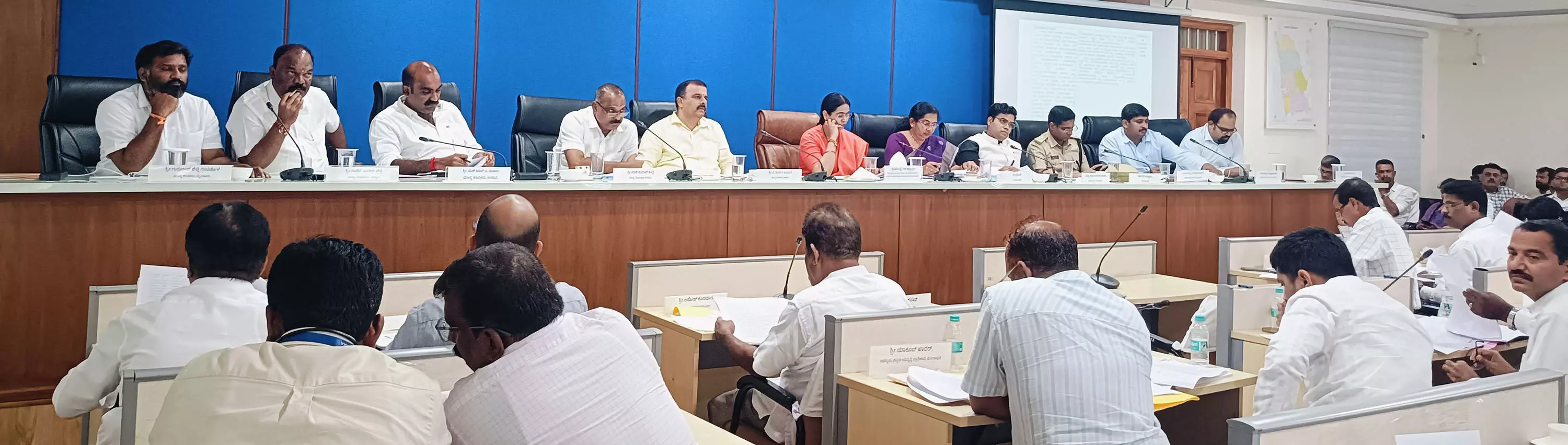 ‘ಉಡುಪಿ ಜಿಲ್ಲೆಯ ಸಮಸ್ಯೆಗಳ ಬಗ್ಗೆ ಮನವಿ ಸಲ್ಲಿಸಲು ಸಿಎಂ ಬಳಿ ನಿಯೋಗ’ ‘ಉಡುಪಿ ಜಿಲ್ಲೆಯ ಸಮಸ್ಯೆಗಳ ಬಗ್ಗೆ ಮನವಿ ಸಲ್ಲಿಸಲು ಸಿಎಂ ಬಳಿ ನಿಯೋಗ’