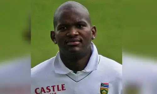 Photo of Lonwabo Tsotsobe