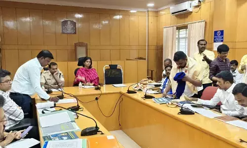 ತುಮಕೂರು | ದಲಿತ ಬಾಲಕ ಮಲ ಹೊತ್ತ ಪ್ರಕರಣ; ಅಟ್ರಾಸಿಟಿ ಕೇಸು ದಾಖಲಿಸಲು ಸಾಧ್ಯವಿಲ್ಲ : ಜಿಲ್ಲಾಧಿಕಾರಿ