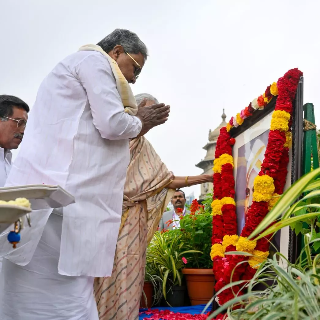 ಚಂದ್ರಶೇಖರ ಸ್ವಾಮೀಜಿ ವಿರುದ್ಧ ಎಫ್.ಐ.ಆರ್. | ಕಾನೂನಿನ ಚೌಕಟ್ಟಿನೊಳಗೆ ಬಂದರೆ ಕ್ರಮ: ಸಿದ್ದರಾಮಯ್ಯ ಚಂದ್ರಶೇಖರ ಸ್ವಾಮೀಜಿ ವಿರುದ್ಧ ಎಫ್.ಐ.ಆರ್. | ಕಾನೂನಿನ ಚೌಕಟ್ಟಿನೊಳಗೆ ಬಂದರೆ ಕ್ರಮ: ಸಿದ್ದರಾಮಯ್ಯ