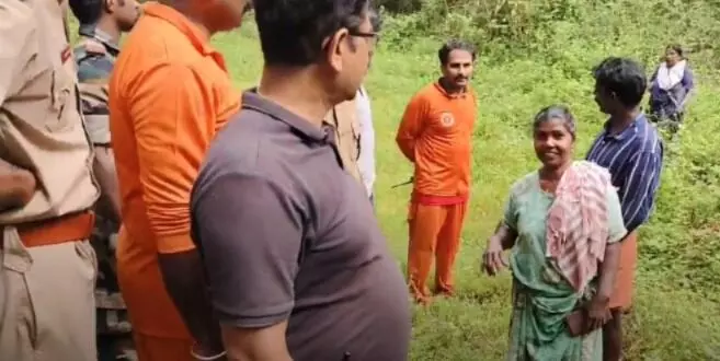 ಕೇರಳ | ದಟ್ಟ ಕಾಡಿನಲ್ಲಿ ದಾರಿ ತಪ್ಪಿ ನಾಪತ್ತೆಯಾದ ಮೂವರು ಮಹಿಳೆಯರು: 15 ಗಂಟೆಗಳ ಸುದೀರ್ಘ ಹುಡುಕಾಟದ ಬಳಿಕ ರಕ್ಷಣೆ ಕೇರಳ | ದಟ್ಟ ಕಾಡಿನಲ್ಲಿ ದಾರಿ ತಪ್ಪಿ ನಾಪತ್ತೆಯಾದ ಮೂವರು ಮಹಿಳೆಯರು: 15 ಗಂಟೆಗಳ ಸುದೀರ್ಘ ಹುಡುಕಾಟದ ಬಳಿಕ ರಕ್ಷಣೆ