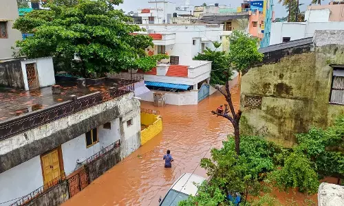 ಅಪ್ಪಳಿಸಿದ ಫಂಗಲ್ ಚಂಡಮಾರುತ | ‘ದಾಖಲೆ’ ಮಳೆಗೆ ತಮಿಳುನಾಡು, ಪುದುಚೇರಿ ತತ್ತರ