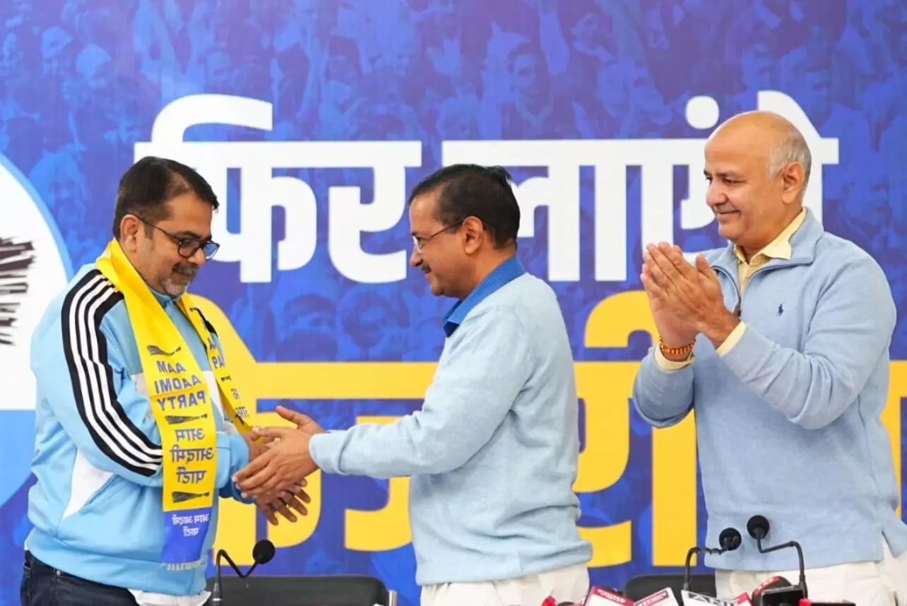 Photo of Avadh Ojha joining AAP