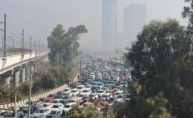 ನೋಯ್ಡಾ ಎಕ್ಸ್ಪ್ರೆಸ್ವೇ | ಪ್ರತಿಭಟನಾ ಸ್ಥಳ ತೊರೆದ ರೈತರು ; ಸಂಚಾರ ಪುನರಾರಂಭ ನೋಯ್ಡಾ ಎಕ್ಸ್ಪ್ರೆಸ್ವೇ | ಪ್ರತಿಭಟನಾ ಸ್ಥಳ ತೊರೆದ ರೈತರು ; ಸಂಚಾರ ಪುನರಾರಂಭ