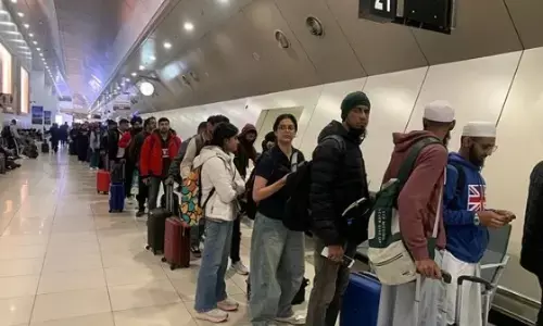 ಮ್ಯಾಂಚೆಸ್ಟರ್‌ ಗೆ ತೆರಳುತ್ತಿದ್ದ ʼಗಲ್ಫ್ ಏರ್ʼ ವಿಮಾನ ಕುವೈಟ್ ನಲ್ಲಿ ತುರ್ತು ಭೂಸ್ಪರ್ಶ; ಸಂಕಷ್ಟಕ್ಕೆ ಸಿಲುಕಿದ ಭಾರತೀಯ ಪ್ರಯಾಣಿಕರು