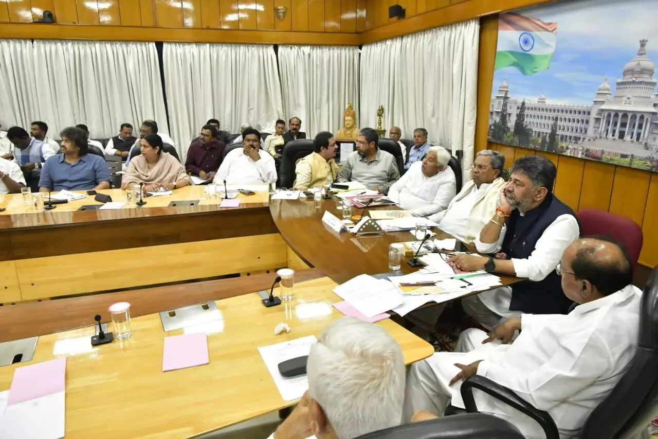 ಬೆಳಗಾವಿ ಕಾಂಗ್ರೆಸ್ ಅಧಿವೇಶನಕ್ಕೆ 100 ವರ್ಷ: ಗಾಂಧಿ ಭಾರತ ಹೆಸರಲ್ಲಿ ವರ್ಷವಿಡೀ ಕಾರ್ಯಕ್ರಮಕ್ಕೆ ಸರಕಾರ ನಿರ್ಧಾರ ಬೆಳಗಾವಿ ಕಾಂಗ್ರೆಸ್ ಅಧಿವೇಶನಕ್ಕೆ 100 ವರ್ಷ: ಗಾಂಧಿ ಭಾರತ ಹೆಸರಲ್ಲಿ ವರ್ಷವಿಡೀ ಕಾರ್ಯಕ್ರಮಕ್ಕೆ ಸರಕಾರ ನಿರ್ಧಾರ