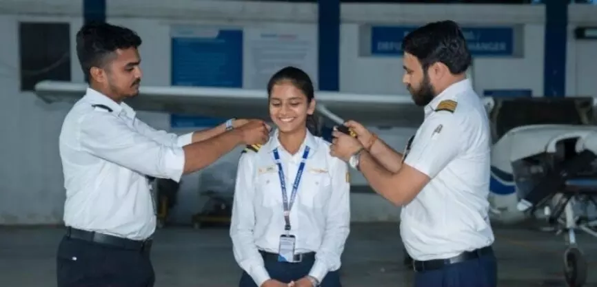 18ನೇ ವಯಸ್ಸಿಗೆ ಕಮರ್ಷಿಯಲ್ ಪೈಲಟ್ ಆದ ವಿಜಯಪುರದ ಸಮೈರಾ ಹುಲ್ಲೂರು