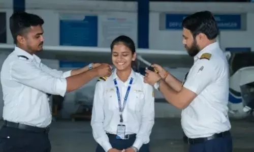 18ನೇ ವಯಸ್ಸಿಗೆ ಕಮರ್ಷಿಯಲ್ ಪೈಲಟ್ ಆದ ವಿಜಯಪುರದ ಸಮೈರಾ ಹುಲ್ಲೂರು