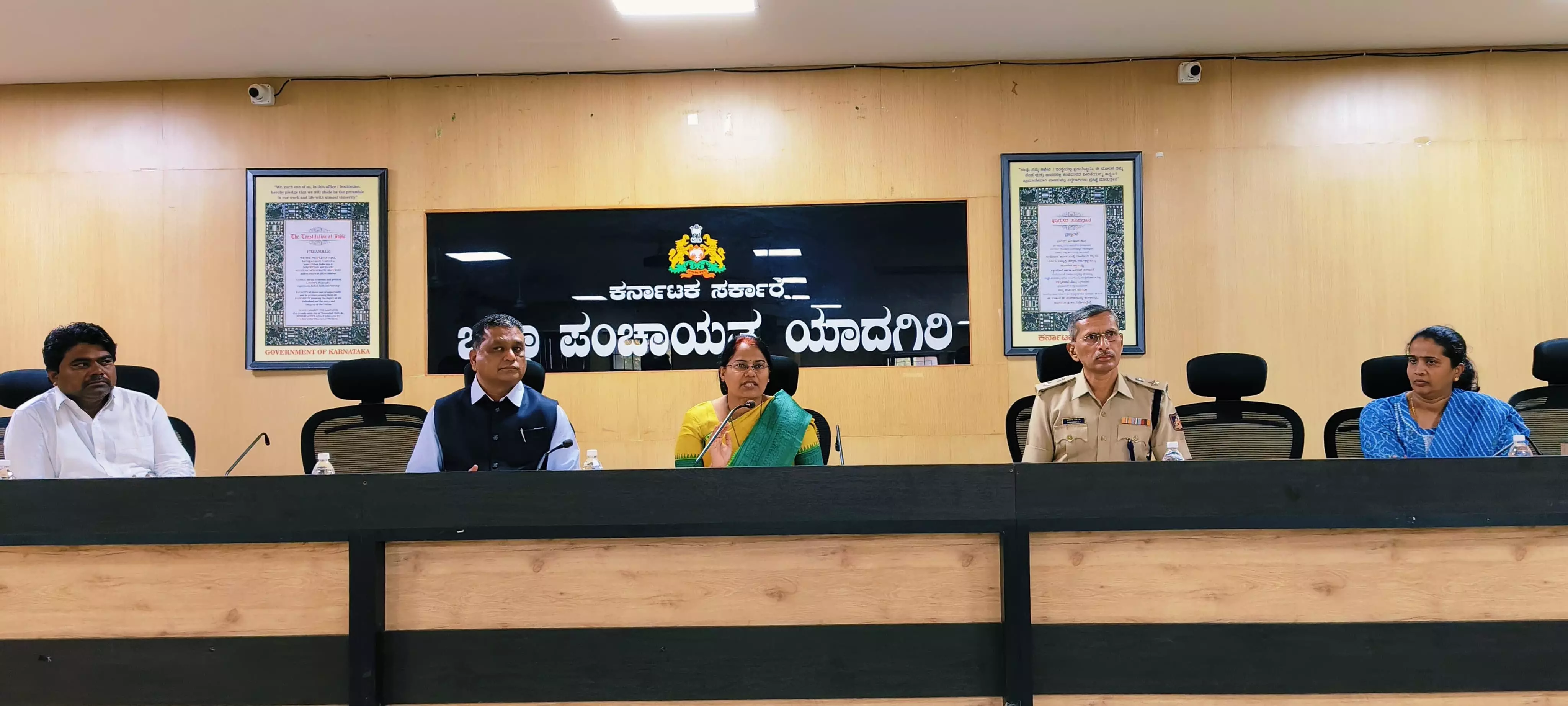 Photo of Metting Photo of Metting